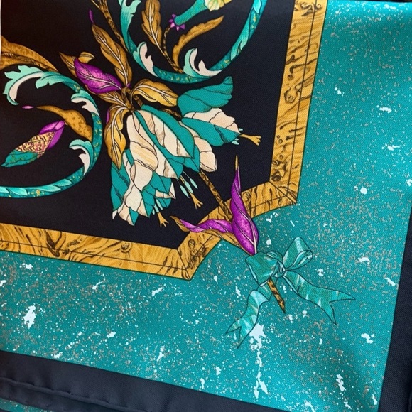 Hermes 100% Silk scarf, bird motif. Full inclusion. - Picture 8 of 12